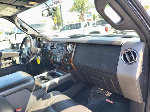 Used 2011 Ford F250 Lariat w/ Lariat Interior Pkg image 12