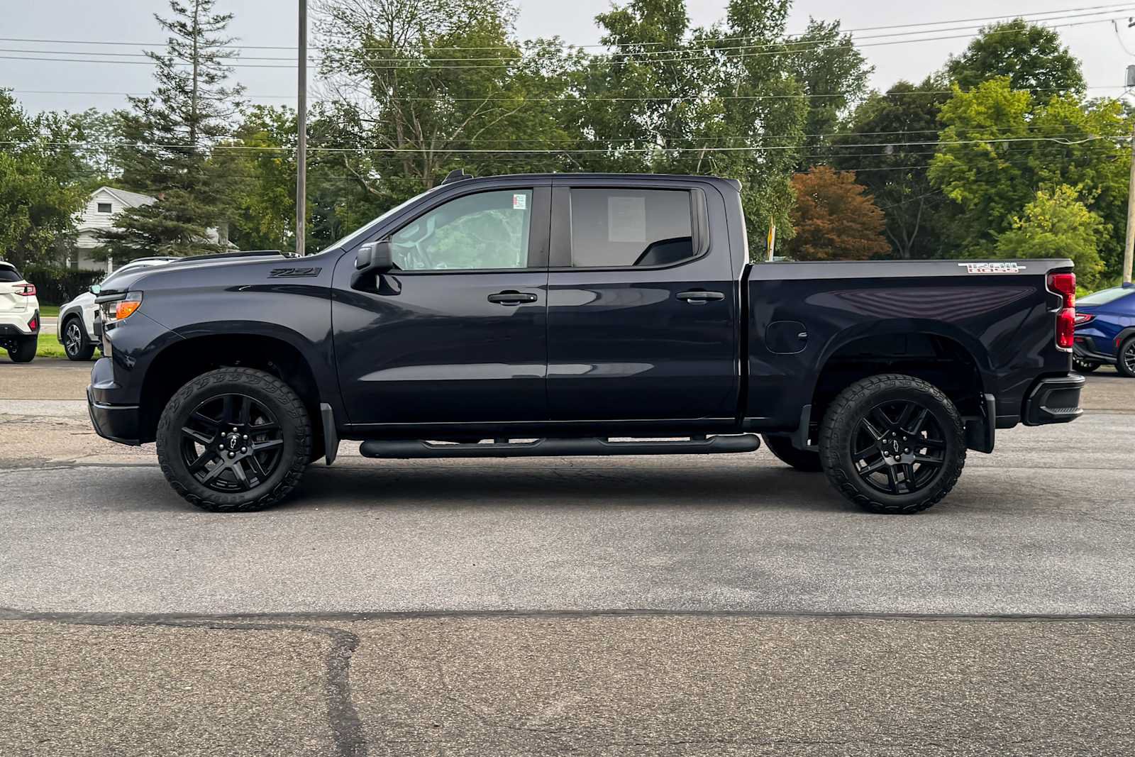 Used 2023 Chevrolet Silverado 1500 Custom Trail Boss w/ LPO, Dark Essentials Package AWD/4WD image 2