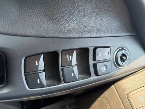 Used 2015 Hyundai Elantra Limited FWD image 11