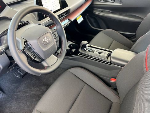 New 2026 Toyota Prius Plug-In Hybrid FWD image 9