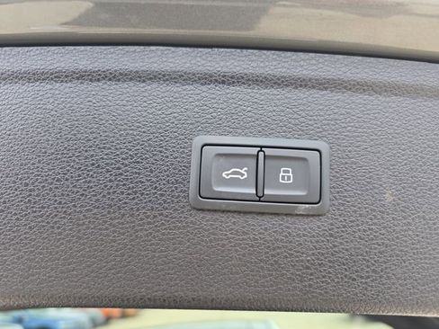 Used 2023 Audi Q5 e Prestige w/ Prestige Package AWD/4WD image 16