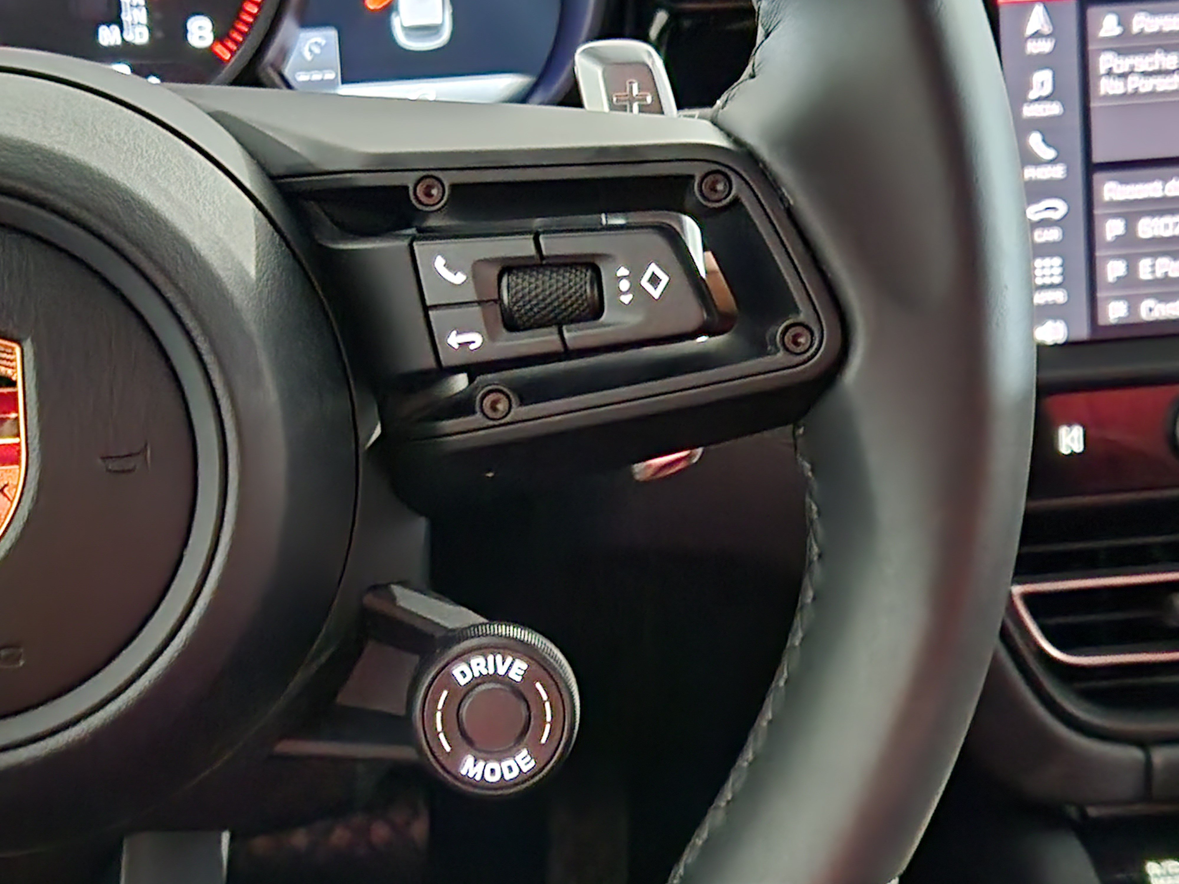 Certified 2026 Porsche Macan Turbo AWD/4WD image 30