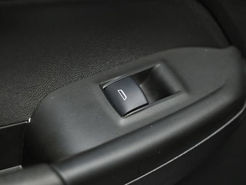 Used 2025 Chevrolet TrailBlazer LT AWD/4WD image 23