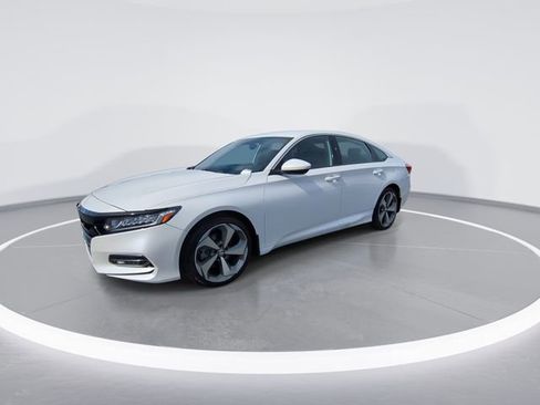 Used 2018 Honda Accord Sport image 4