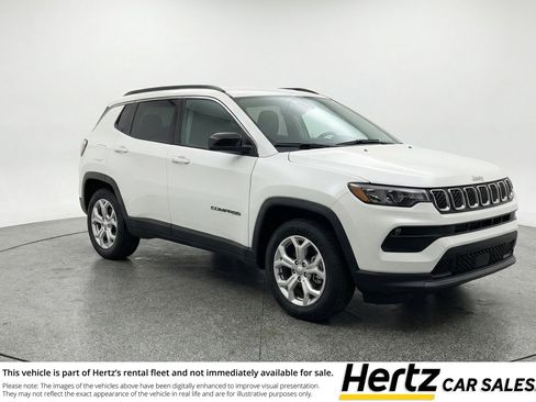 Used 2025 Jeep Compass Latitude image 1