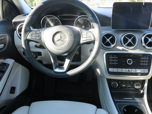 Used 2020 Mercedes-Benz GLA 250 4MATIC image 19
