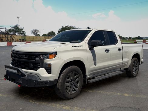 Used 2026 Chevrolet Silverado 1500 Custom w/ LPO, Dark Essentials Package RWD image 5