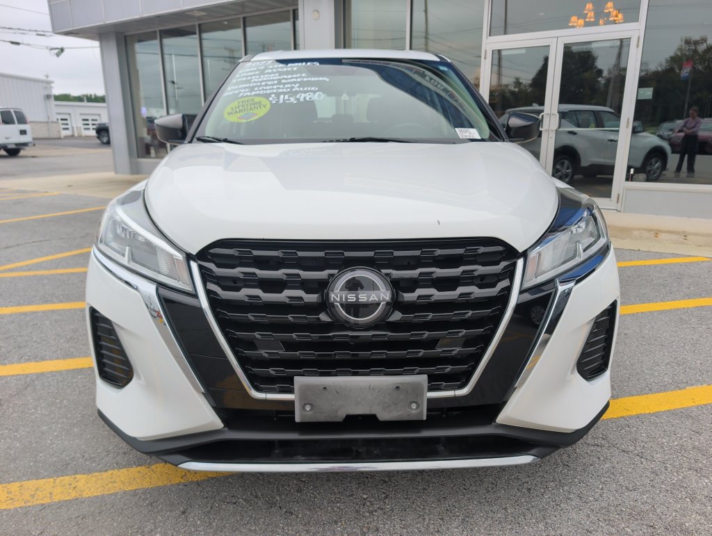 Used 2022 Nissan Kicks S FWD image 2