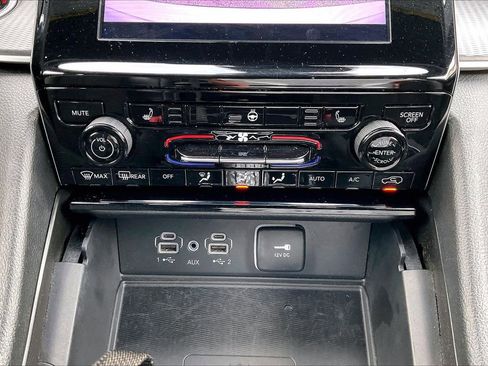 Used 2024 Jeep Grand Cherokee L Laredo AWD/4WD image 18