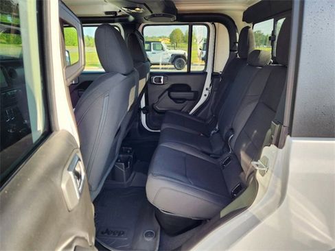 New 2023 Jeep Gladiator Willys image 16