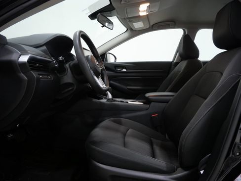 Used 2024 Nissan Altima 2.5 SV FWD image 11