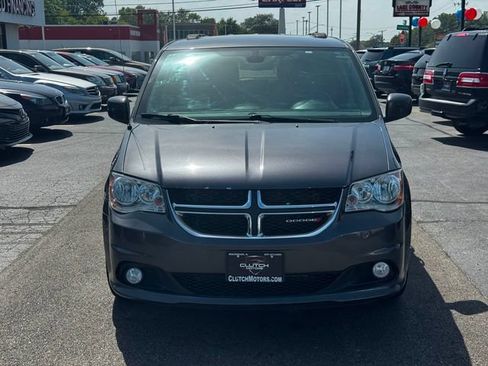 Used 2018 Dodge Grand Caravan SXT FWD image 2