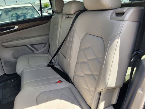 Certified 2025 Volkswagen Atlas SE AWD/4WD image 14