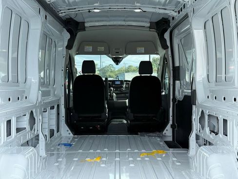New 2025 Ford Transit 250 148 Medium Roof image 4