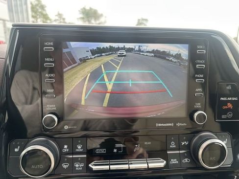 Used 2022 Toyota Highlander XLE image 21