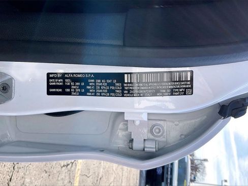 Used 2022 Alfa Romeo Stelvio Veloce image 33