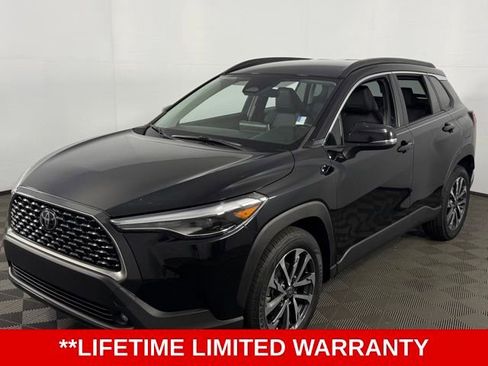 Used 2023 Toyota Corolla Cross XLE image 3