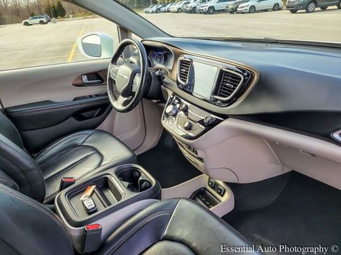 Used 2019 Chrysler Pacifica Touring-L w/ Advanced Safetytec Group image 33