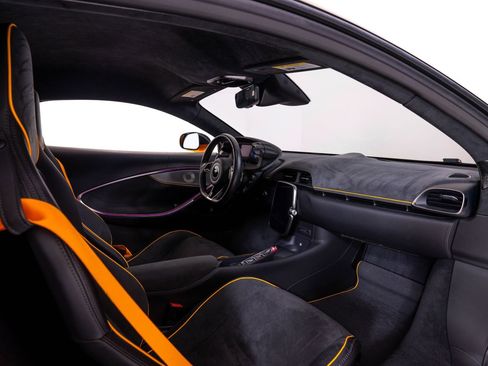 Used 2024 McLaren Artura image 24