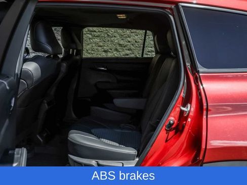 Used 2022 Toyota Highlander XSE AWD/4WD image 26