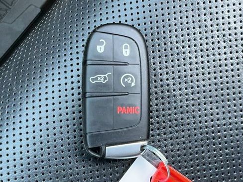 Used 2021 Jeep Grand Cherokee Trailhawk w/ Trailhawk Luxury Group AWD/4WD image 35