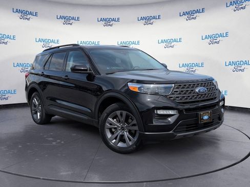 Used 2022 Ford Explorer XLT w/ Equipment Group 202A AWD/4WD image 2