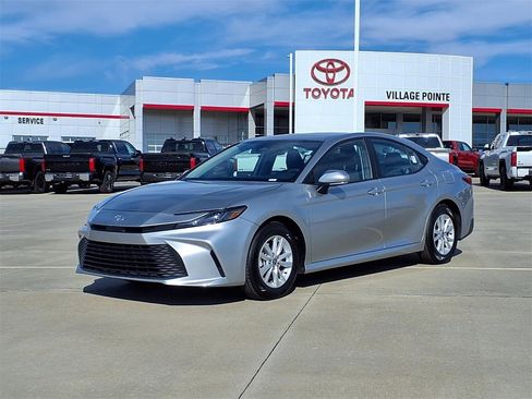 Used 2026 Toyota Camry LE image 1