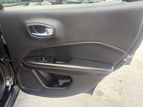 Used 2018 Jeep Compass Latitude w/ Popular Equipment Group FWD image 26