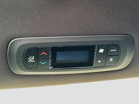 New 2027 Chrysler Pacifica Select FWD image 18