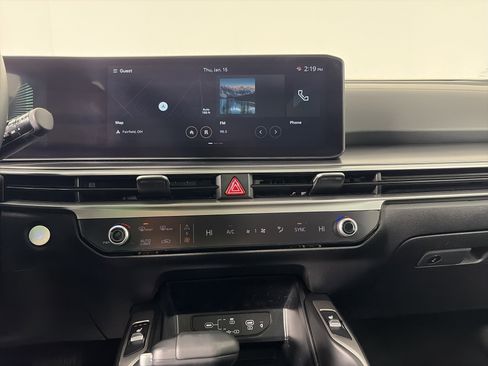 Used 2025 Kia Sorento S w/ Panoramic Sunroof Package image 21