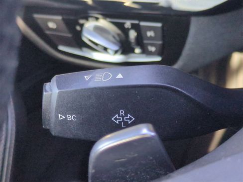 Used 2018 BMW 530i xDrive w/ Premium Package image 28