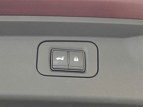 Used 2025 Nissan Armada Platinum image 38