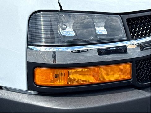 Used 2025 Chevrolet Express 3500 LT w/ LT Preferred Equipment Group RWD image 5