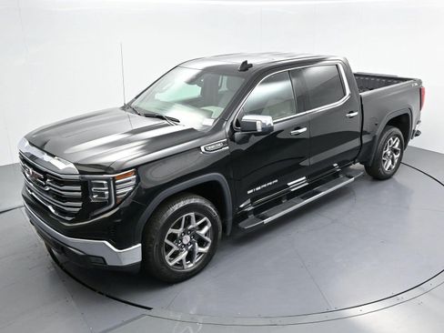 Used 2023 GMC Sierra 1500 SLT w/ SLT Convenience Package AWD/4WD image 42