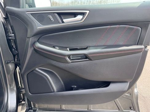 Certified 2020 Ford Edge ST-Line w/ Cold Weather Package AWD/4WD image 25