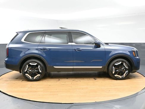Used 2025 Kia Telluride EX w/ EX Captain's Chair Package FWD image 9