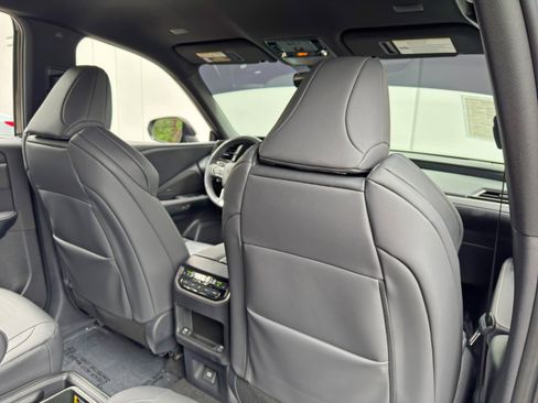 Used 2025 Lexus TX 500h AWD w/ Technology Package image 36