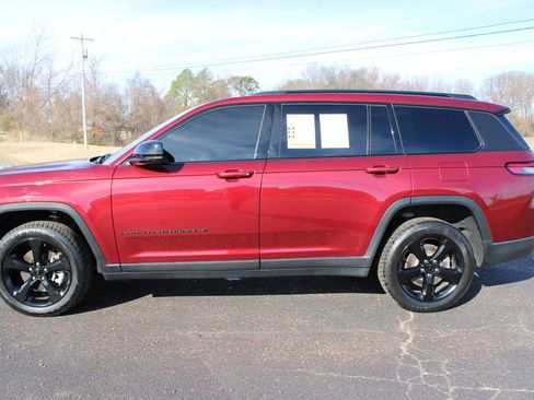 Used 2023 Jeep Grand Cherokee L Laredo image 6