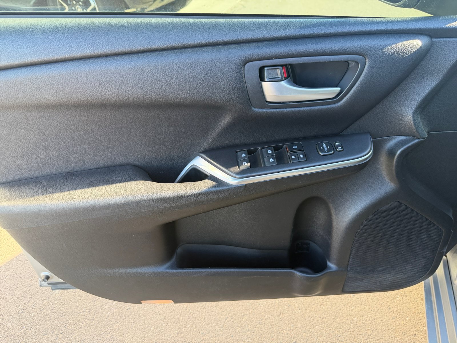 Used 2017 Toyota Camry SE FWD image 13