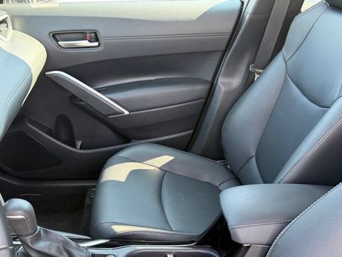 Used 2025 Toyota Corolla Cross XLE FWD image 11