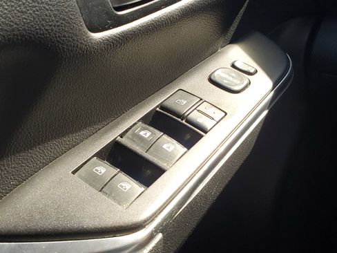 Used 2016 Toyota Camry LE FWD image 32