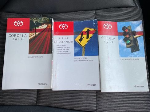 Used 2016 Toyota Corolla S image 42