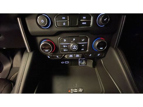Used 2021 Chevrolet Tahoe LT w/ LT Signature Package AWD/4WD image 14