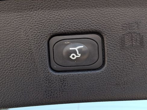 Certified 2023 Ford Edge Titanium image 30