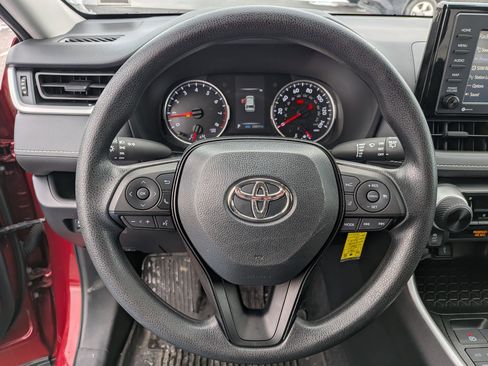 Used 2022 Toyota RAV4 LE image 9