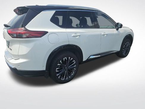 Certified 2024 Nissan Rogue Platinum FWD image 3