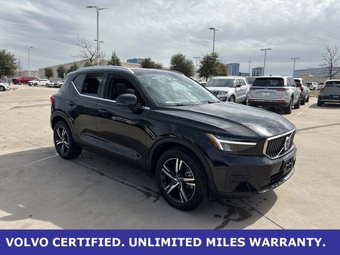 Certified 2025 Volvo XC40 B5 Core image 3