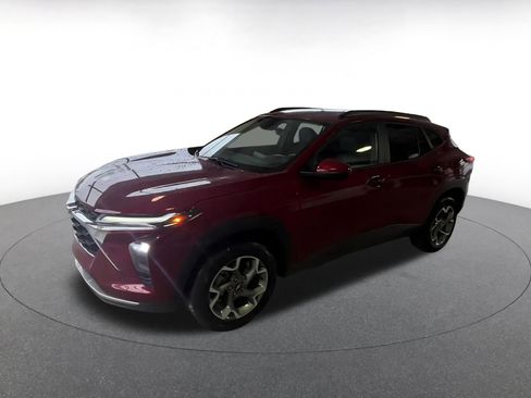 Used 2025 Chevrolet Trax LT image 8