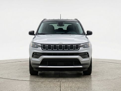 Used 2025 Jeep Compass Limited image 2