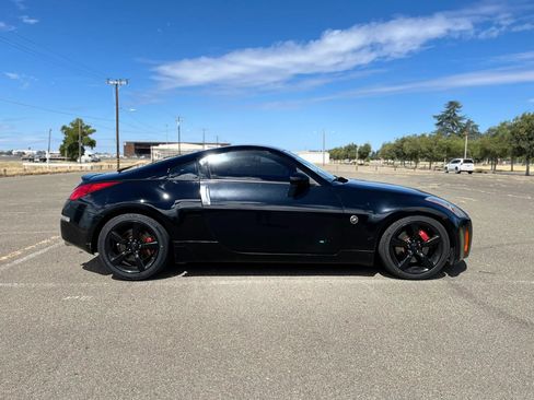 Used 2005 Nissan 350Z 35th Anniversary Edition w/ (N93) Cargo Convenience Pkg RWD image 1